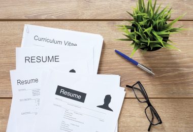 Creating Outstanding Resumes and Cover Letters – Your Guide to Standing Out